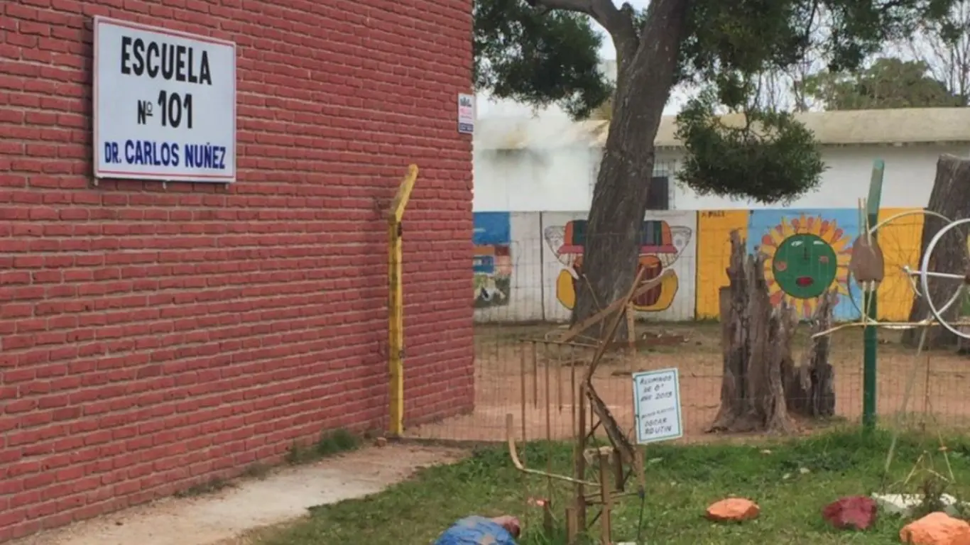 Advierten sobre deterioro en escuela de Playa Pascual y solicitan mejorar caminos de la zona