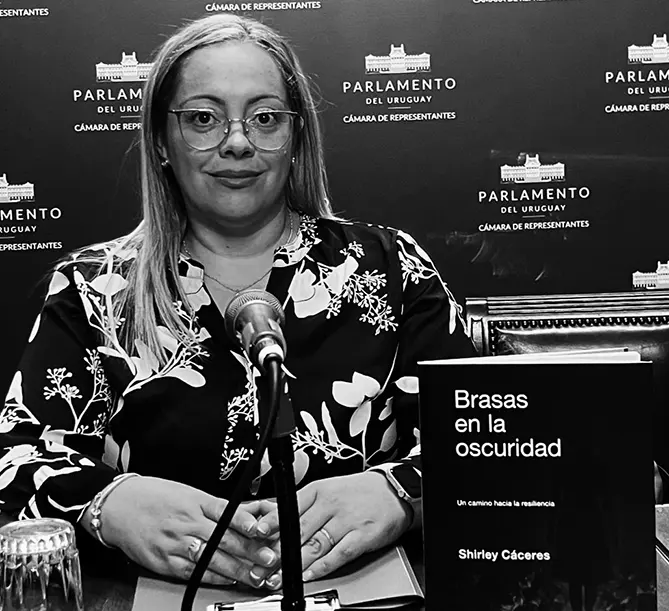 Aprender a resistir: Shirley Cáceres presenta su libro “Brasas en la oscuridad” en el ICE