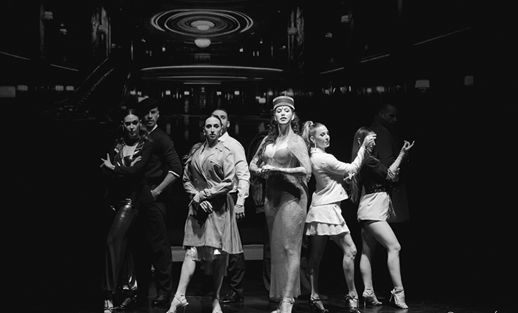 Con Gardel en la cabeza y en los pies: llega al Macció el espectáculo argentino “Bloody tango”