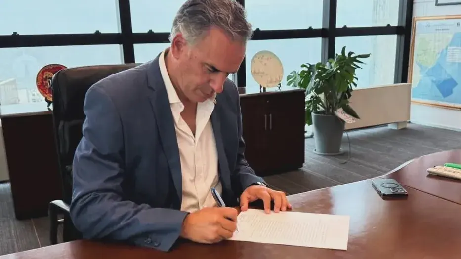 Con “la dignidad humana en el centro”, Orsi firmó decreto que reglamenta la eutanasia