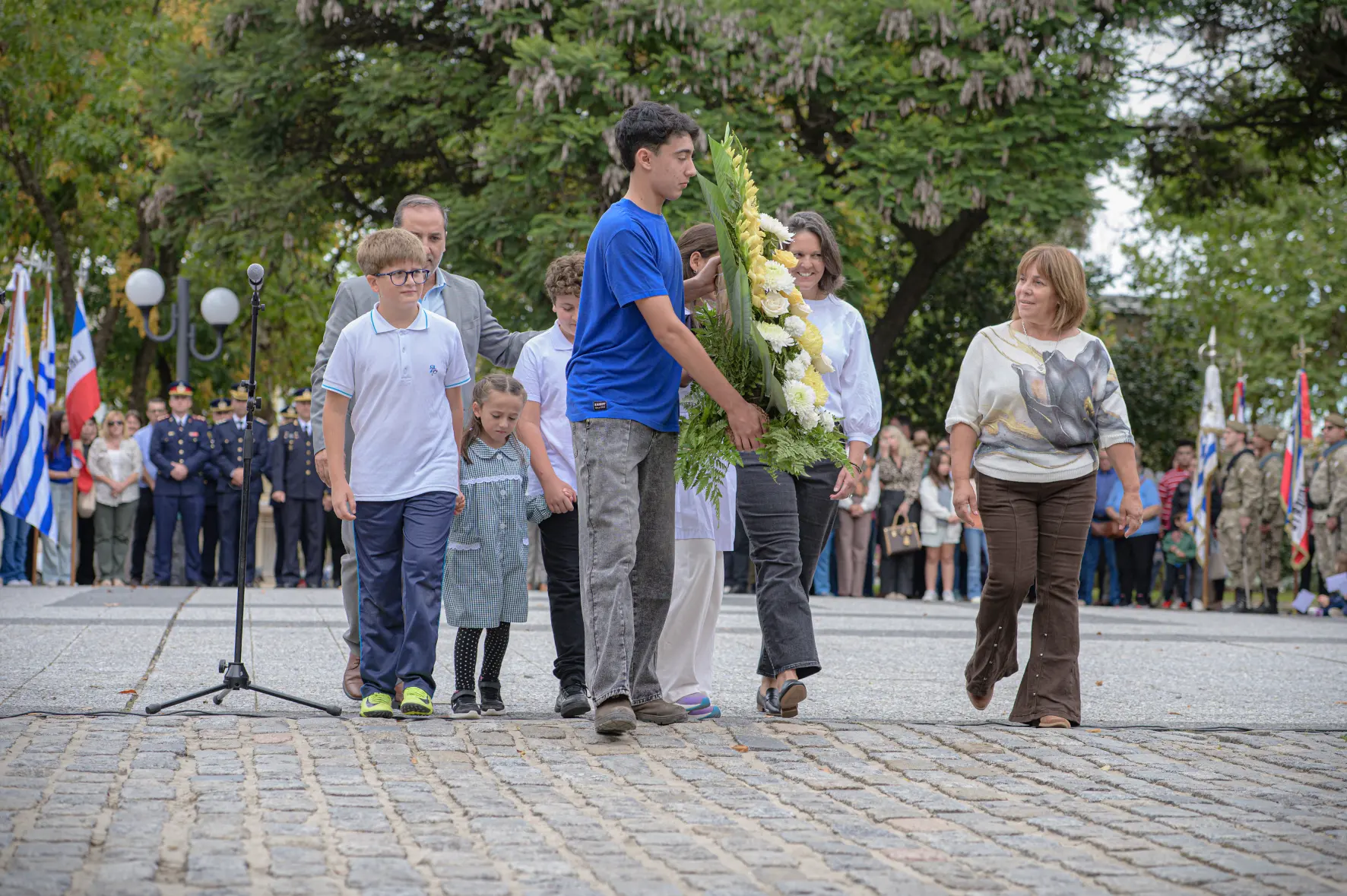 Con participación de instituciones educativas, Libertad recordó la gesta de los Treinta y Tres