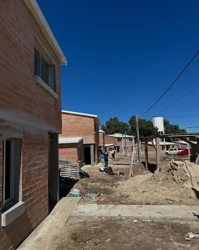 Denuncian incumplimientos laborales en obras de realojo en Delta y convocan a instancia en el MTSS