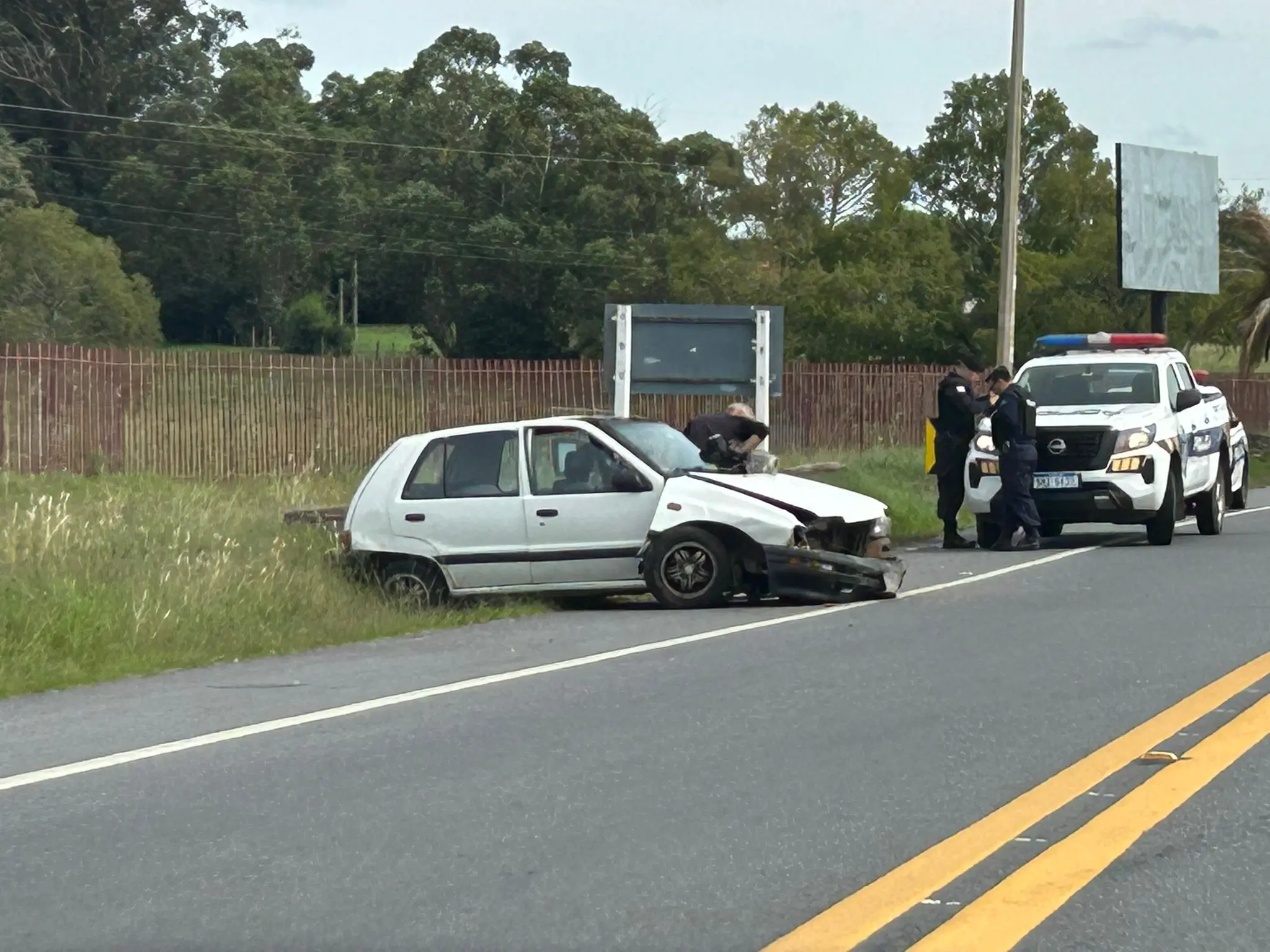 Distracción al volante causó siniestro en curva de la salida del puente carretero