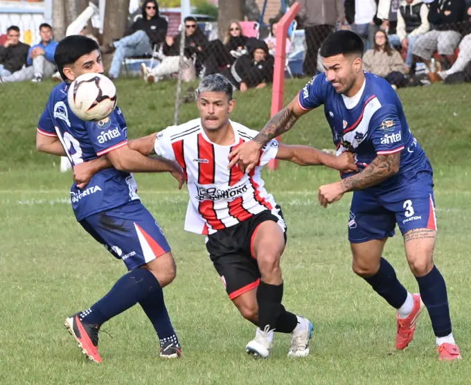 El tricampeón de Liga Mayor Campana debutó tcon igualdad sin tantos frente a River Plate