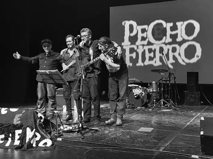 Canciones “heroicas”: con clásicos y adelantos del nuevo disco, “Pecho e’ Fierro” llega al ECIE