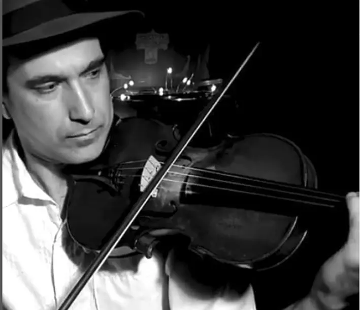 Cruce de caminos y sonidos: Luzardo une en el ECIE su violín con los tambores del candombe
