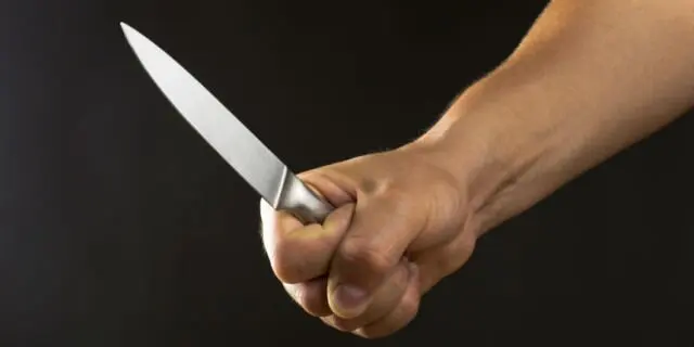 Ingresó herido a un comercio portando un cuchillo, fue detenido tras un incidente en una vivienda