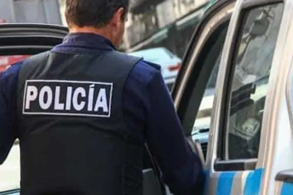 Quedó en prisión preventiva tras amenazar e intentar agredir a policías con un cuchillo en Libertad