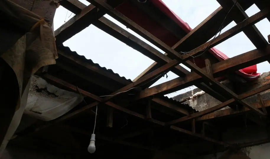 Temporal provocó voladuras de techo en San José y dejó decenas de familias afectadas en el país