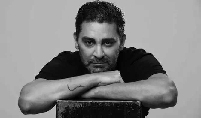 Un hombre alado extraña la tierra: Piquín llega al Teatro Macció con un tributo a “Soda Stereo”