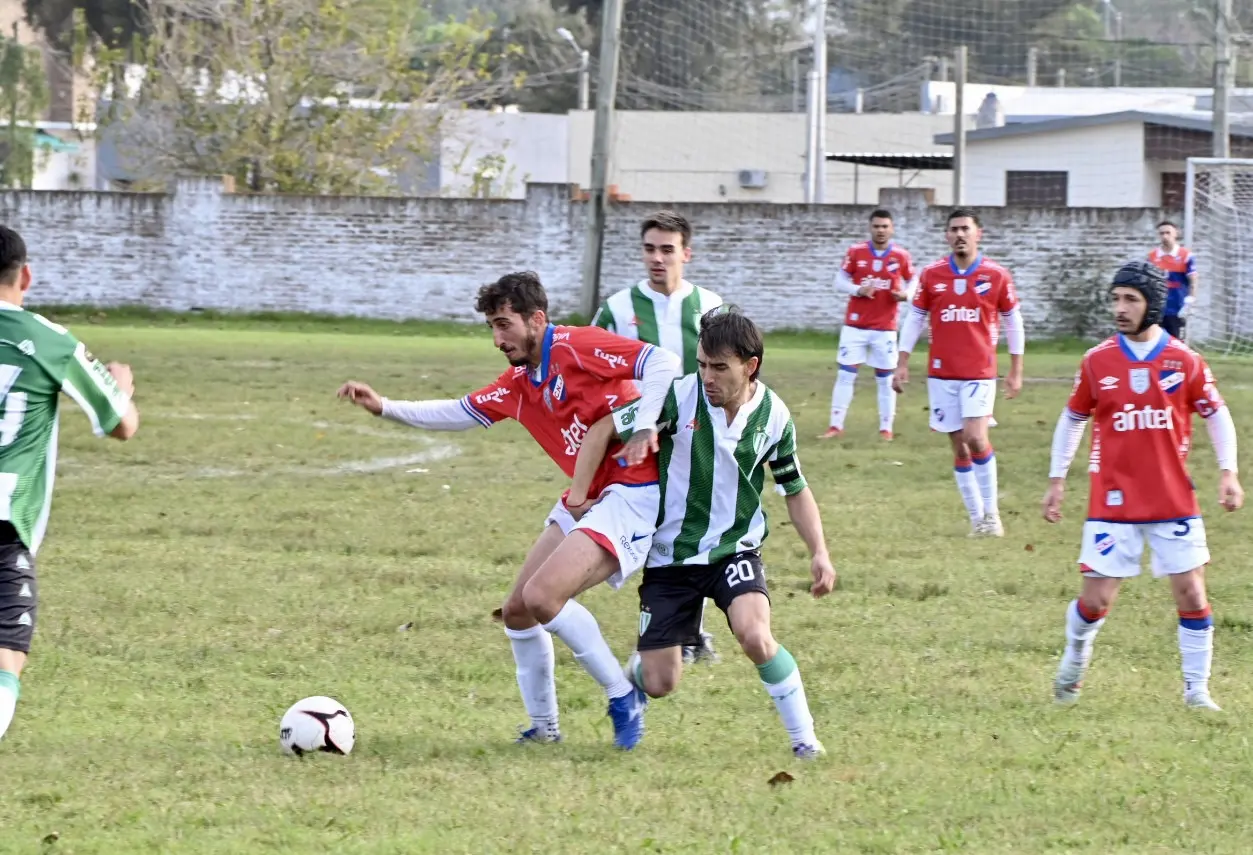 Universal venció en duelo de punteros a Nacional y es único líder del Apertura