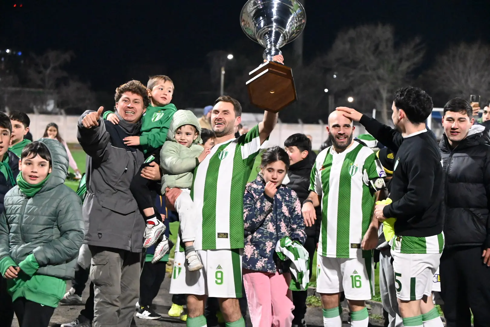 Universal no pudo en los noventa minutos pero sí en los penales y se quedó con el Apertura de Liga Mayor