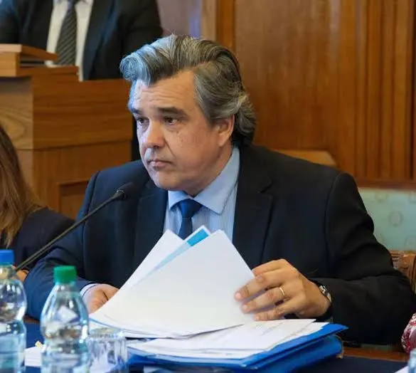 Camy propone plebiscitar los allanamientos nocturnos dos o tres años antes de 2029
