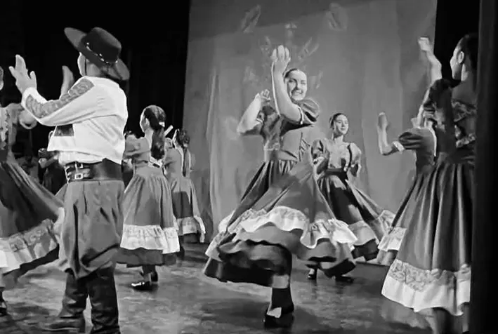 Dar lo mejor para recibir lo mejor: un estreno con el Teatro Macció colmado para “Baharú”