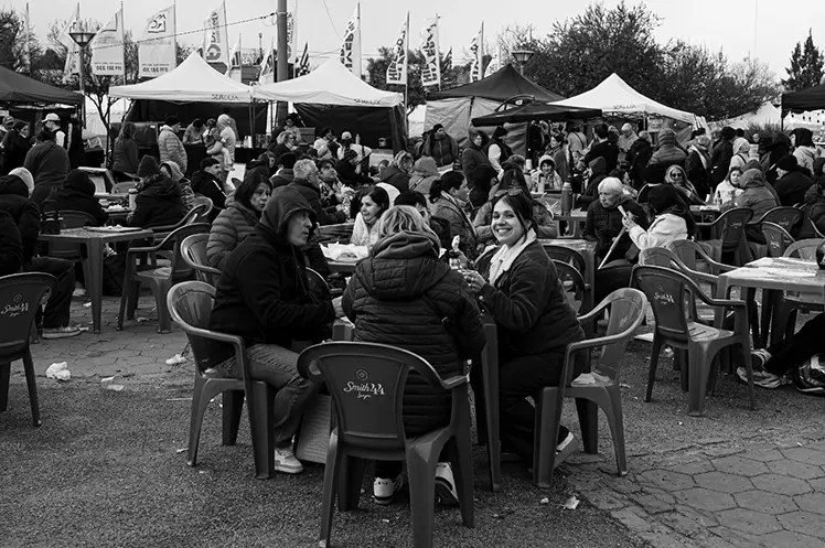 El calor de la gente pudo más que el frío: pese al mal tiempo, la Fiesta de la Pizza fue un éxito